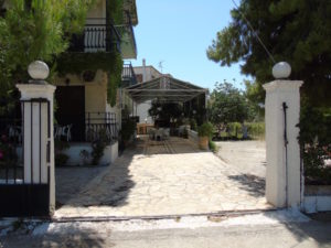 Ενοικιαζόμενα Διαμερίσματα και Studios στο Παράλιο Άστρος Κυνουρίας. Τουριστικό κατάλυμα ενοικιαζόμενων δωματίων για καλοκαιρινές διακοπές. Apartments and Studios for rent in Paralio Astros, Arcadia Greece. Accommodation rooms for rent for summer holidays in Greece.